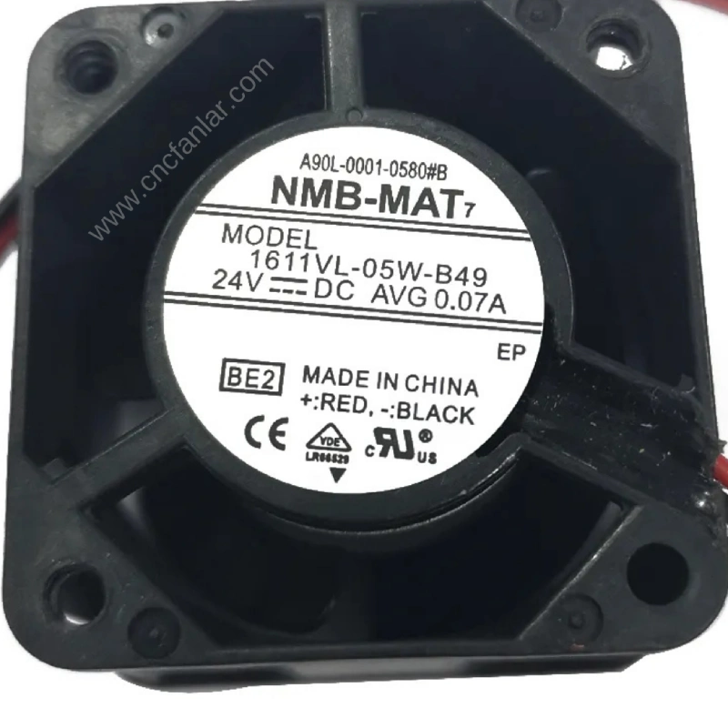 NMB MAT 7 fan, 40x40x28 mm boyutlarında ve 24V DC voltajıyla Fanuc sistemleri için tasarlanmıştır.