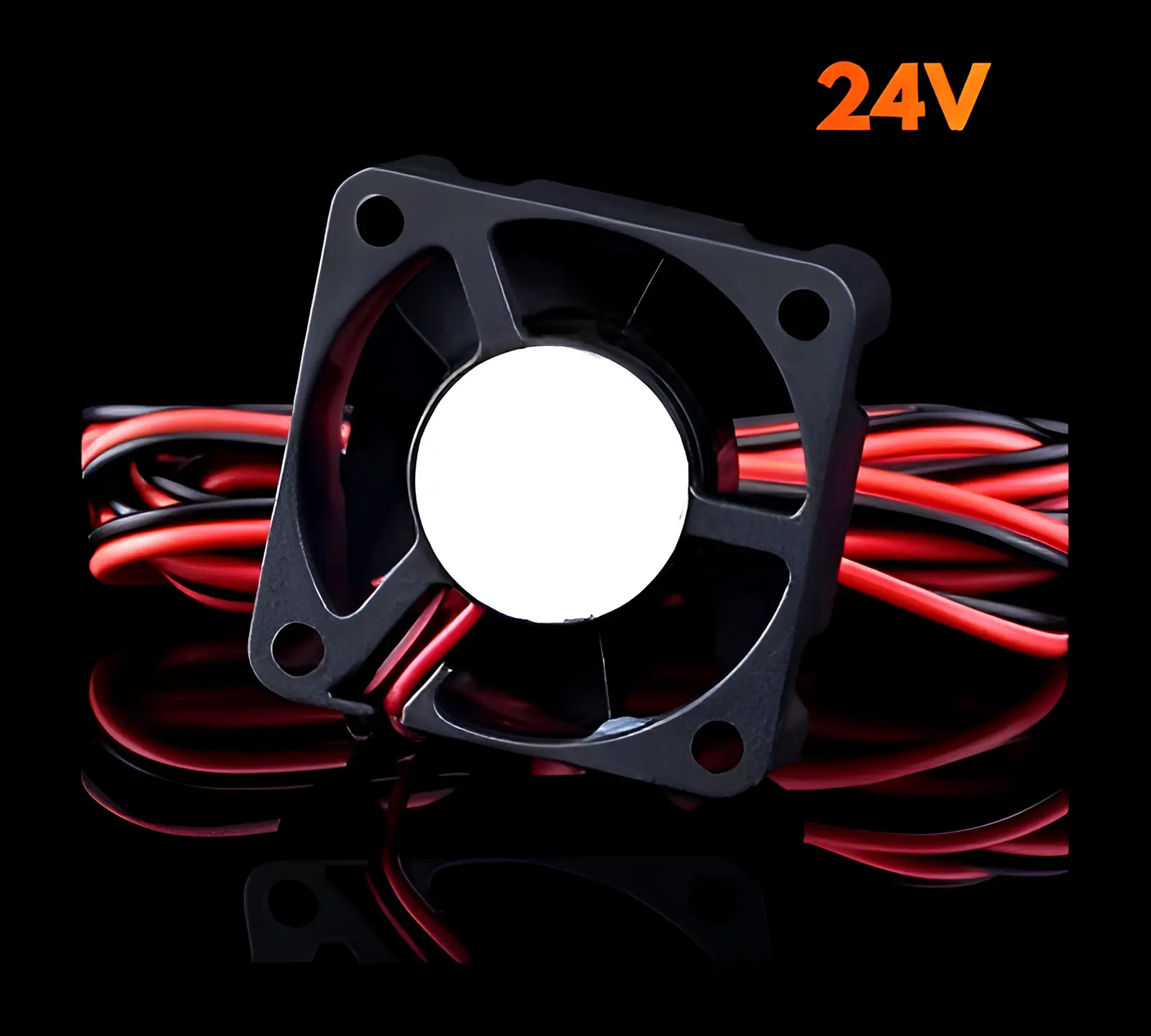 24V DC Fan Çalışma Prensibi ve Uygulama Alanları: Bir CNC panosunda dönen yüksek performanslı 24VDC fan (Brushless Teknolojisi)